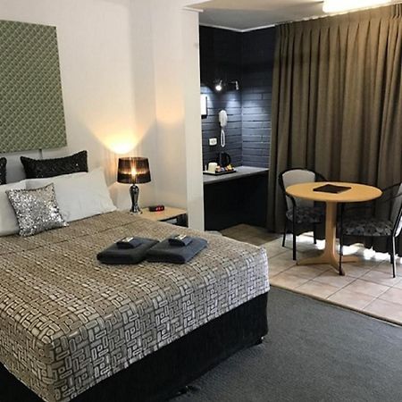 Central Motel Gin Gin Ngoại thất bức ảnh
