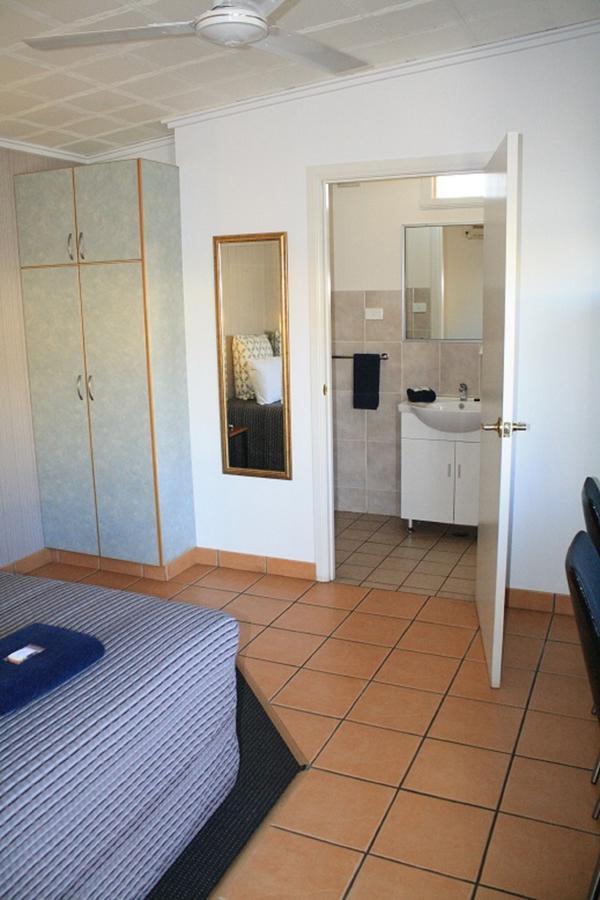Central Motel Gin Gin Ngoại thất bức ảnh