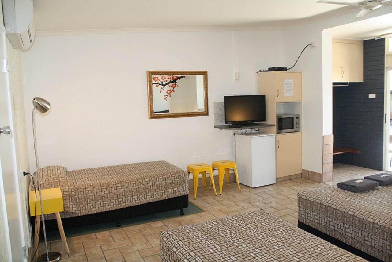 Central Motel Gin Gin Ngoại thất bức ảnh