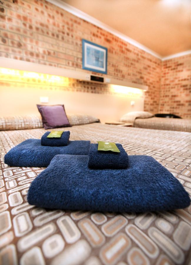 Central Motel Gin Gin Ngoại thất bức ảnh