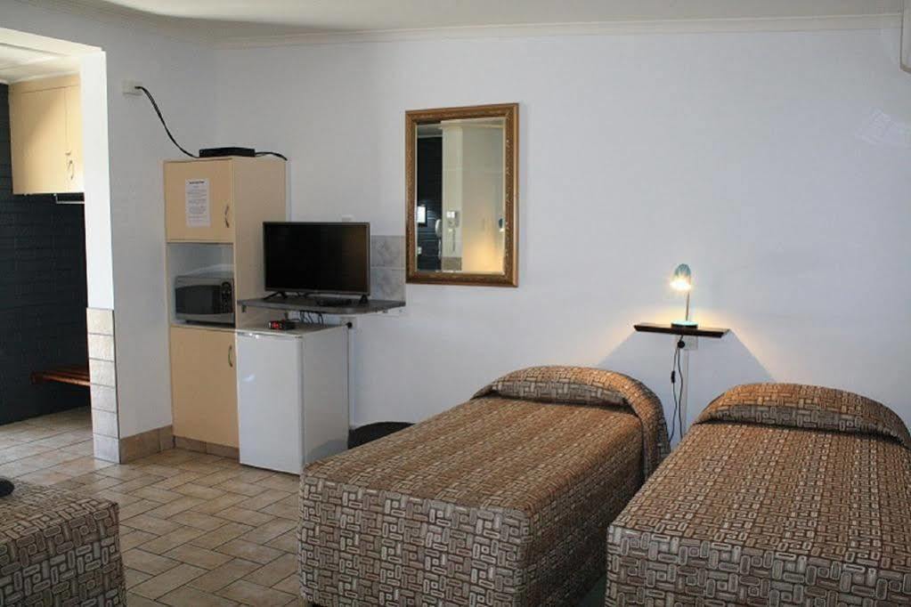 Central Motel Gin Gin Ngoại thất bức ảnh