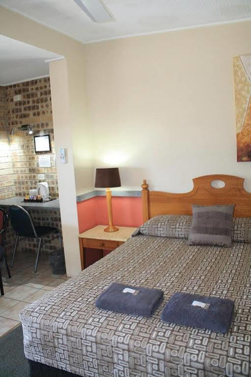 Central Motel Gin Gin Ngoại thất bức ảnh