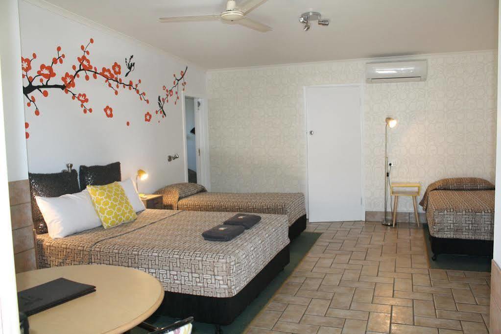 Central Motel Gin Gin Ngoại thất bức ảnh