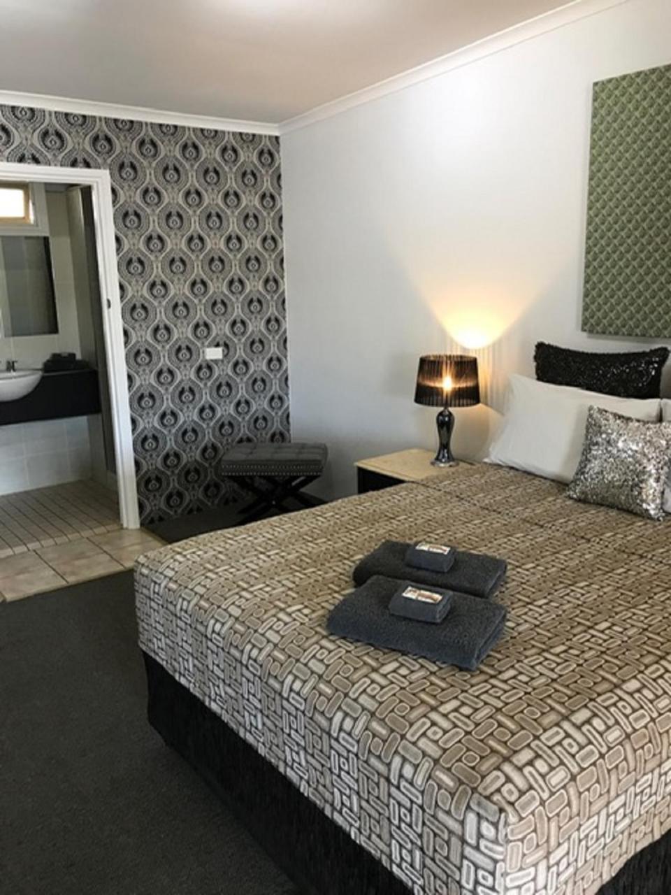 Central Motel Gin Gin Ngoại thất bức ảnh