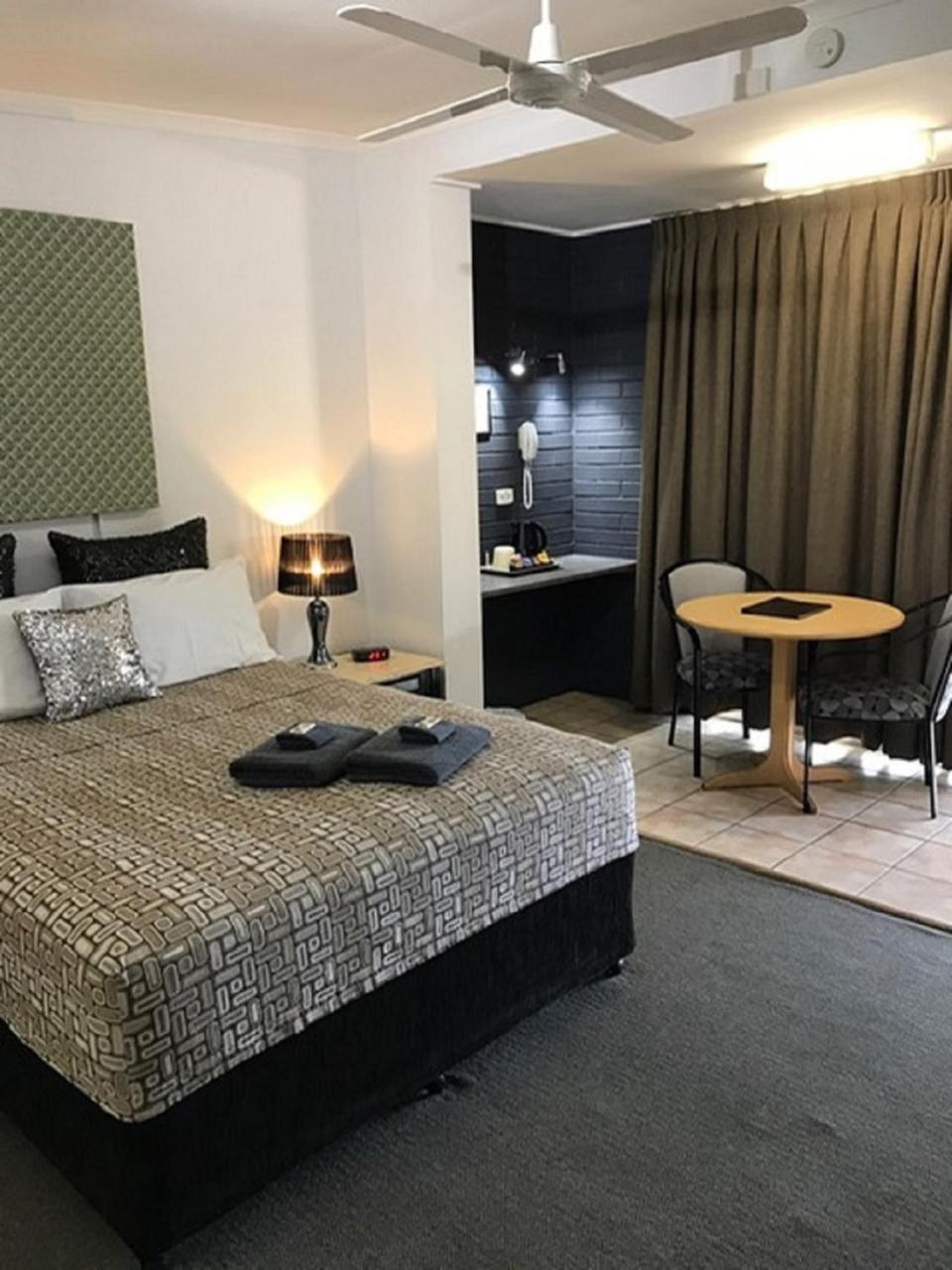 Central Motel Gin Gin Ngoại thất bức ảnh