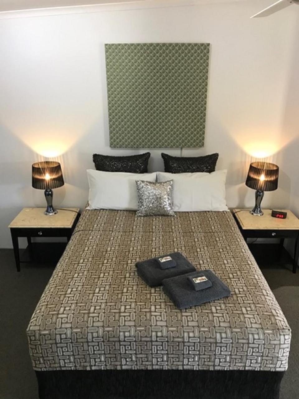 Central Motel Gin Gin Ngoại thất bức ảnh