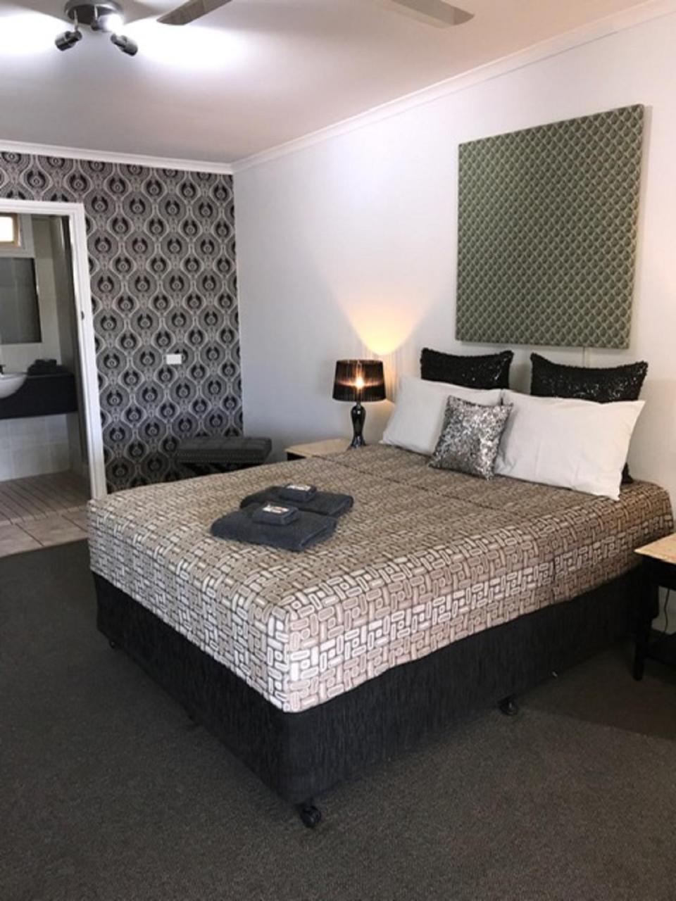 Central Motel Gin Gin Ngoại thất bức ảnh